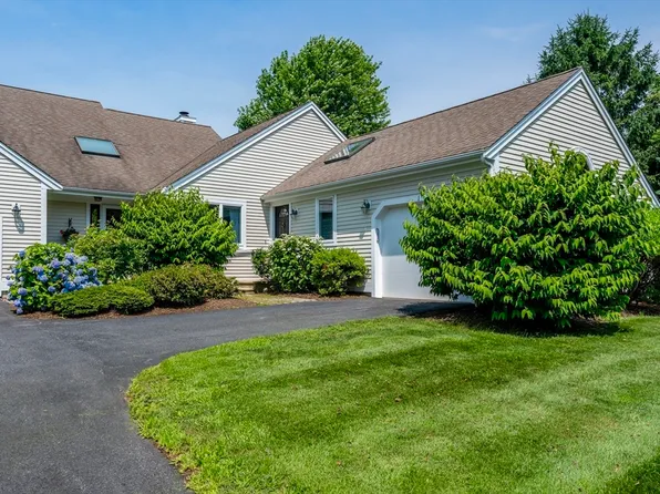 1 Woods Edge Ln #191, Mashpee, MA 02649