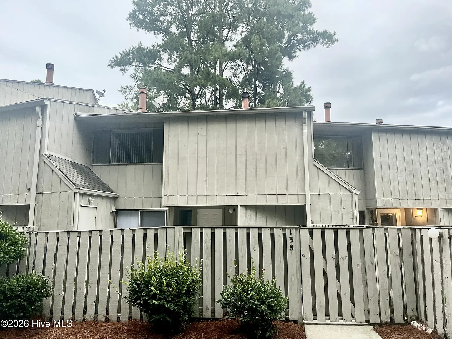 2 bed, 2.5 bath, 1556 sqft, $1,550 — Photo 2