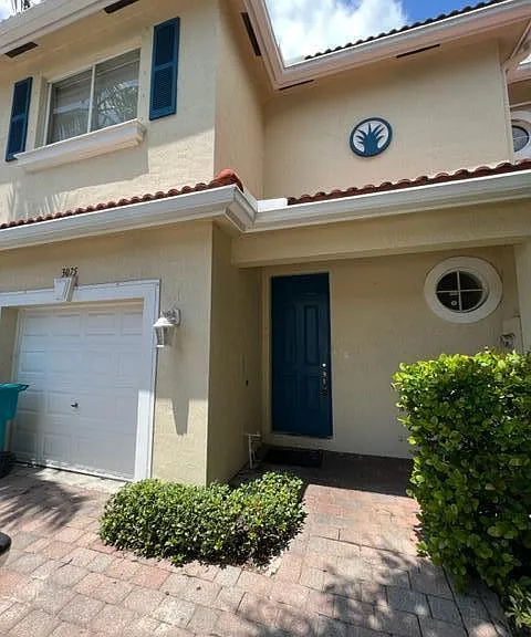 3075 N Evergreen Cir — Photo 2