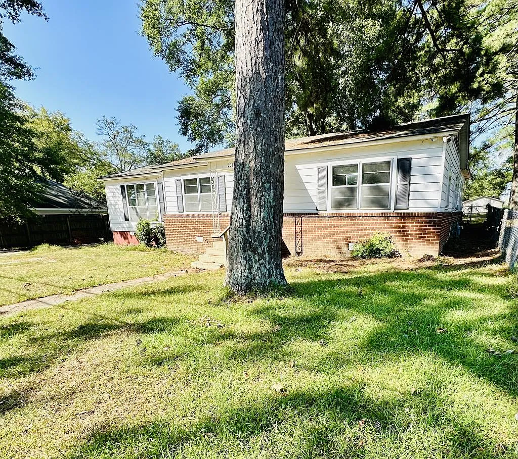 708 Cherry Ln — Photo 1