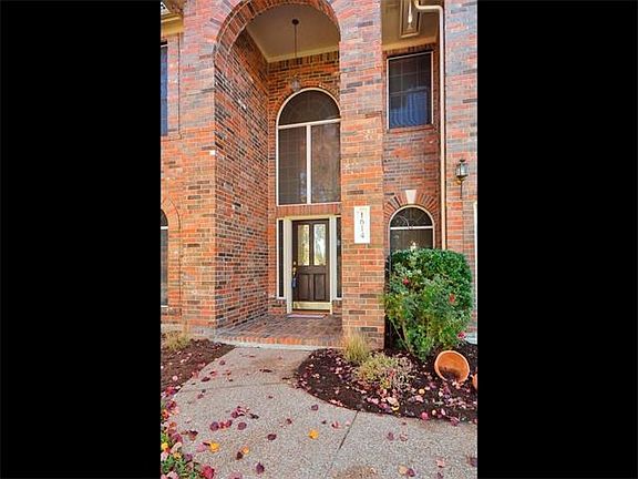 3rd image of 1614 Menteer Dr