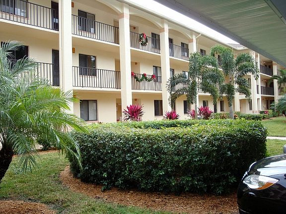 2nd image of 5741 Deauville Cir APT F106