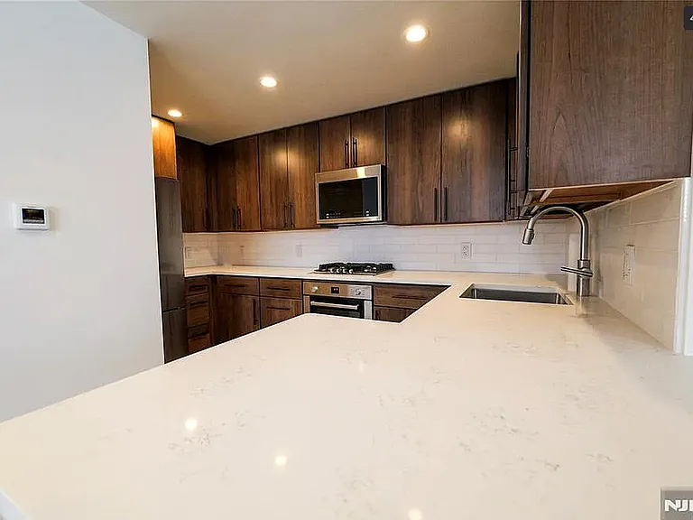116 N Beverwyck Rd #8 — Photo 6