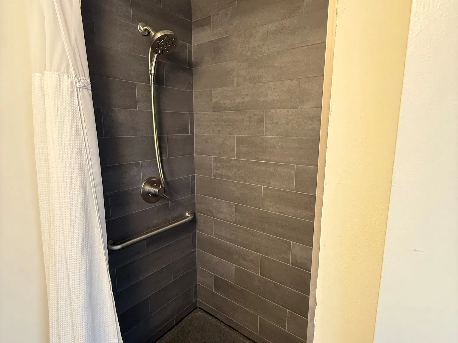 1 bed, 520 sqft, $3,300 — Photo 3