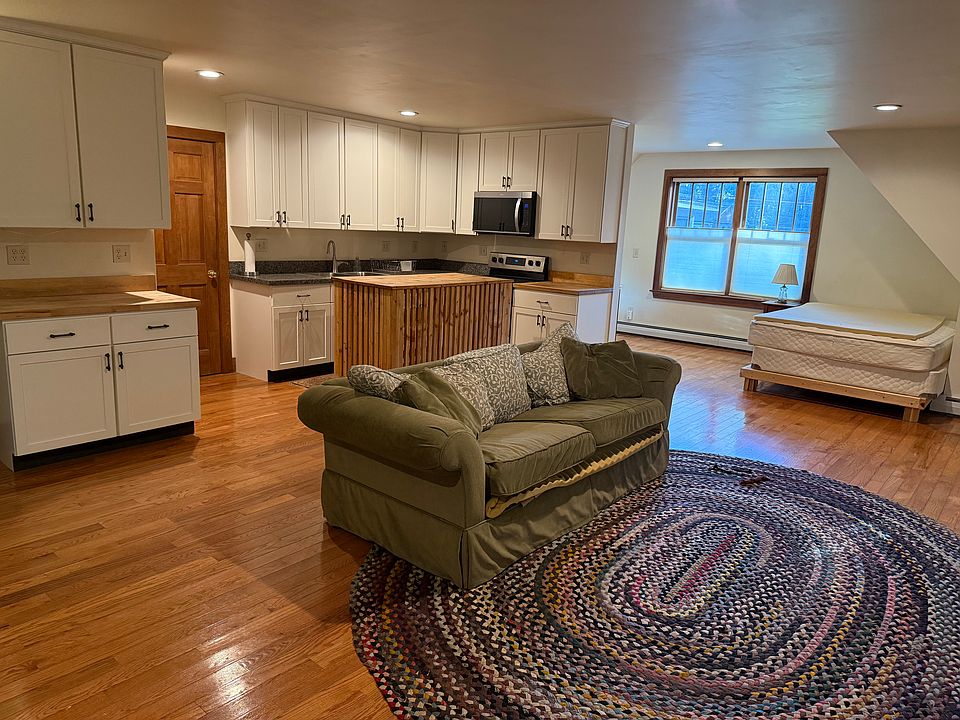 Open concept, plus pantry in kitchen