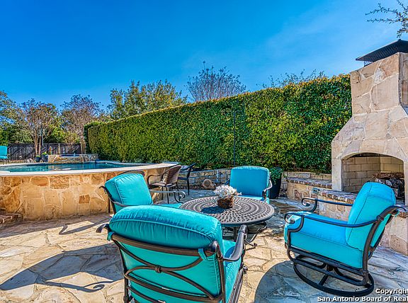 3rd image of 214 Persimmon Pond