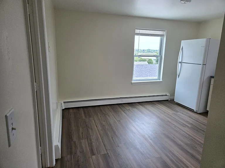 131 N Clinton St #3 — Photo 7