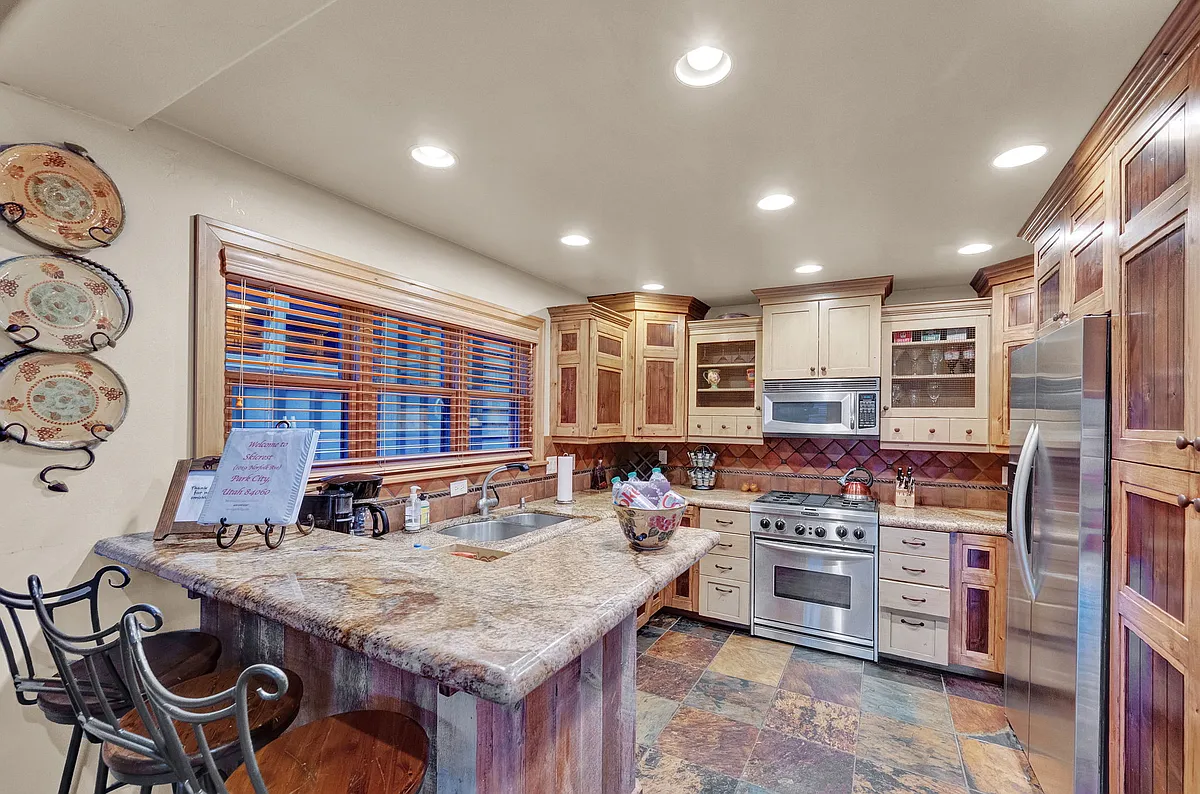 Full kitchen with high end appliances. - 1019 Norfolk Ave