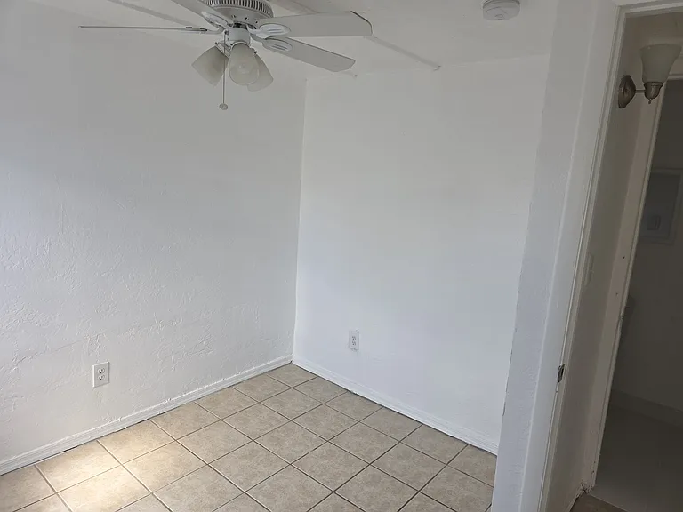 3818 W Portland St — Photo 9