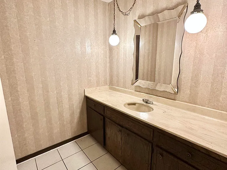 3572 Madeira Dr — Photo 6