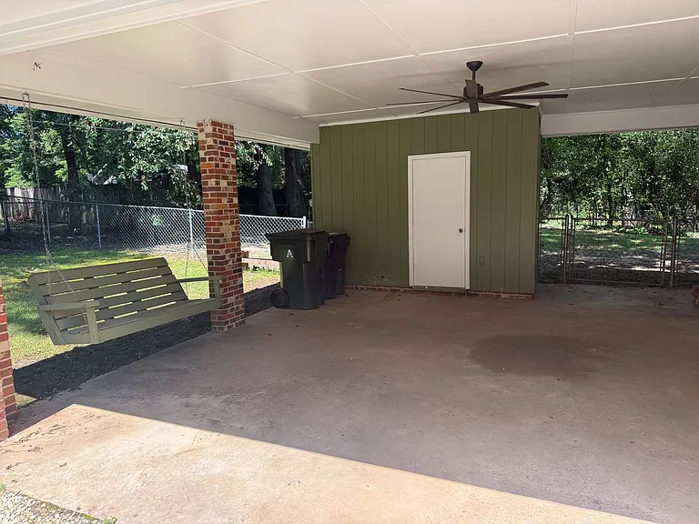 591 E University Dr — Photo 2