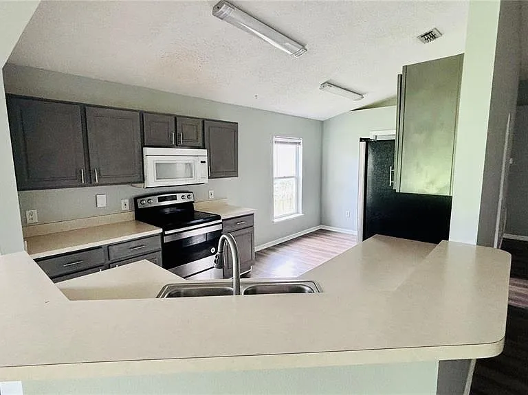 15937 Wilkinson Dr — Photo 4