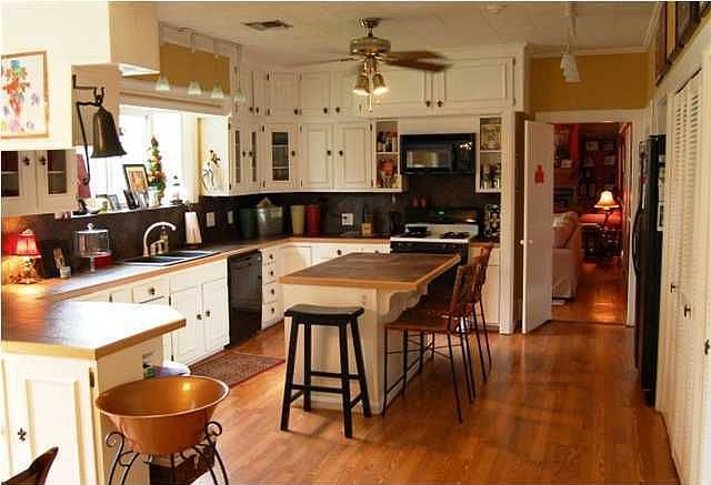 2nd image of 1007 W Saint Mary Blvd