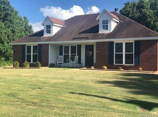 210 Meadowview Dr, Elmore, AL 36025