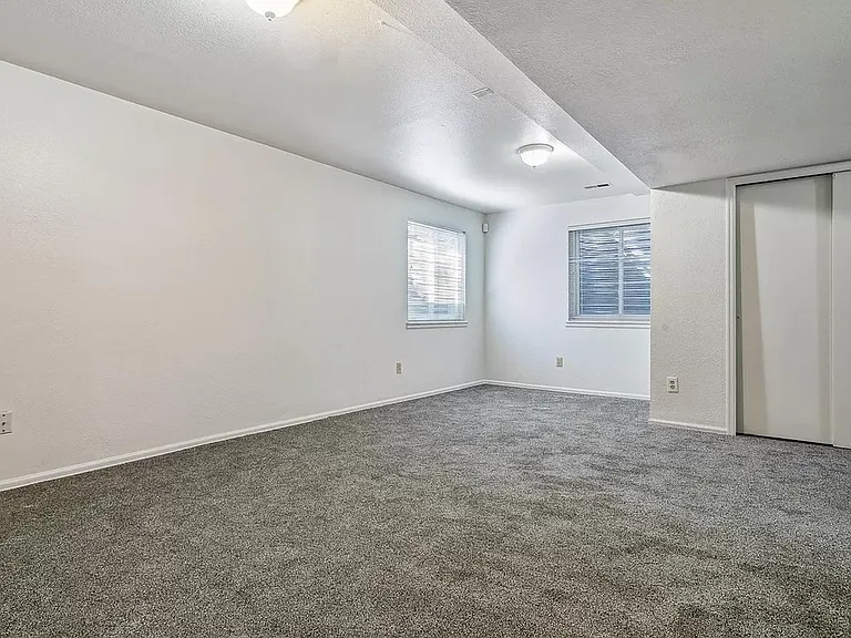 6945 Ashley Dr — Photo 19
