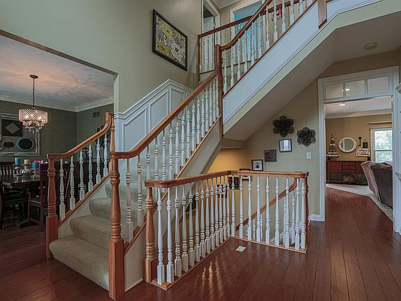 5th image of 2760 Meadowpoint Dr
