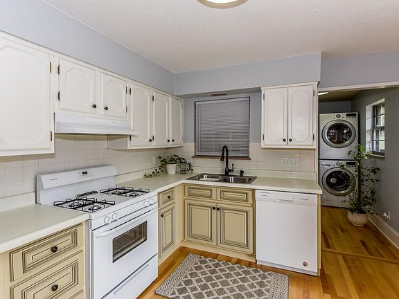 4th image of 106 Ruskin Cir
