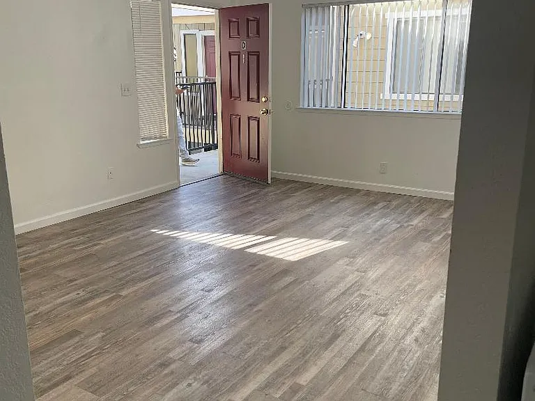 241 W Tulare Ave #D — Photo 6