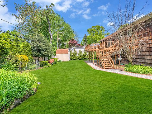 3rd image of 4 Briarcliff Ln