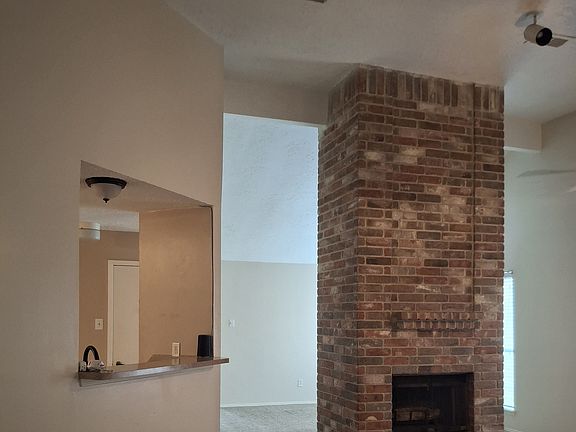 Den w countertop to kitchen