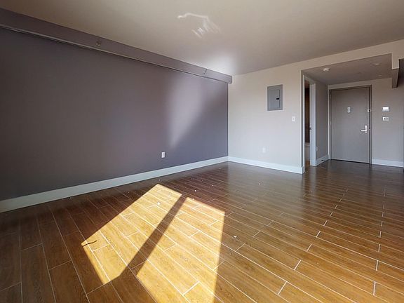 5th image of 2330 Hoffman St #4J