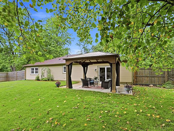 3rd image of 8035 Vineyard Dr