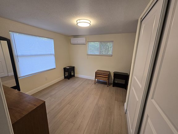 4th image of 754 Elm St