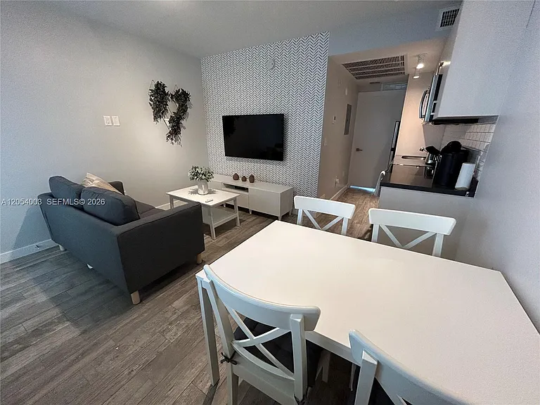 1035 Euclid Ave #27 — Photo 11