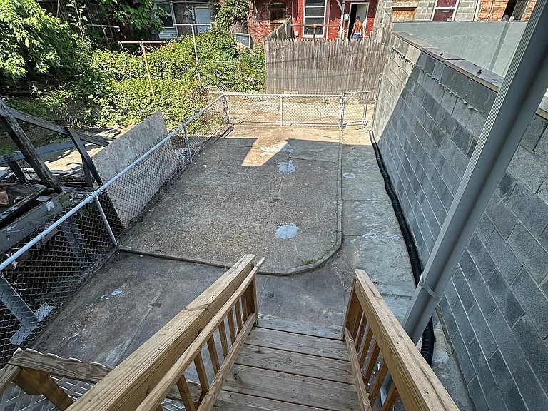 408 S Smallwood St — Photo 5