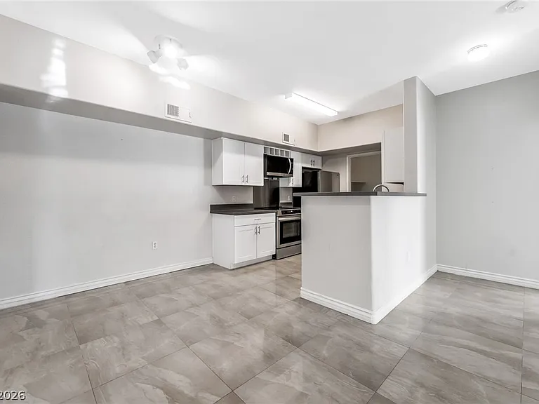 2615 W Gary Ave #1089 — Photo 5