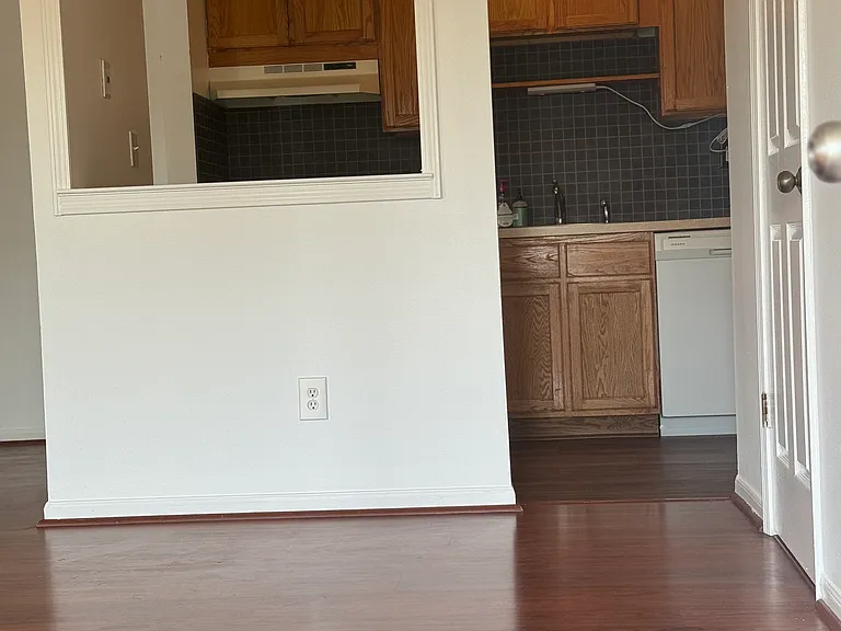 809 Sunset Ln — Photo 2