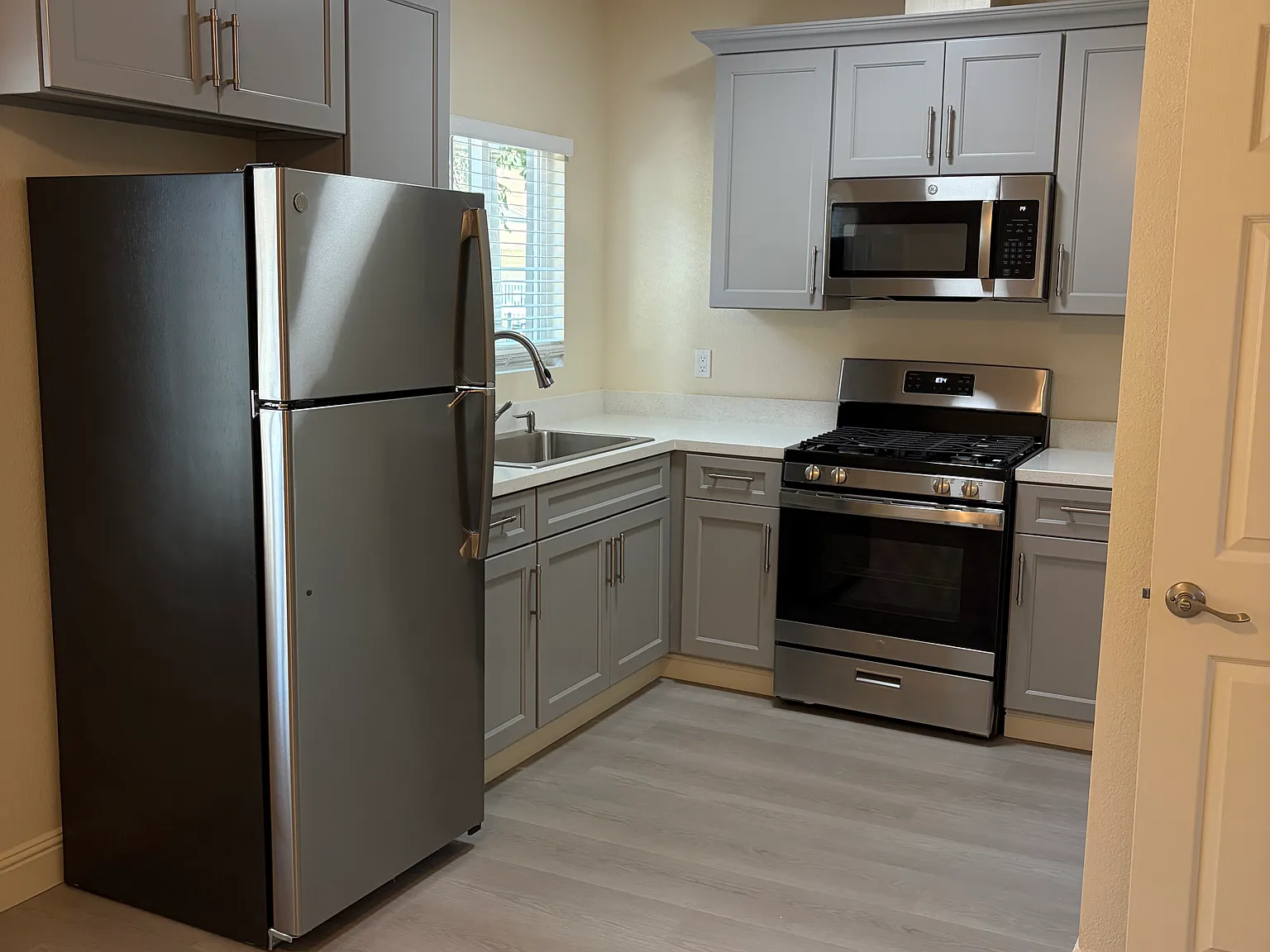 Studio, 375 sqft, $1,095 — Photo 4