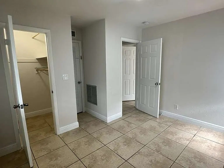 224 SW 4th Ave — Photo 8