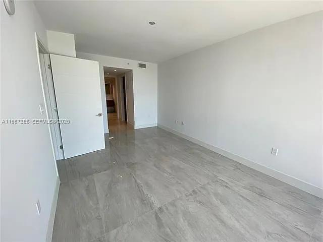 9521 E Bay Harbor Dr — Photo 14