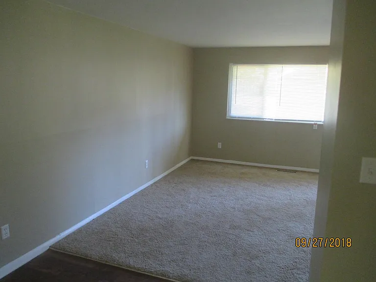 3585 Roswell Dr — Photo 11