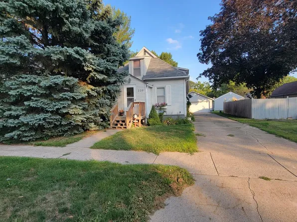 309 S 6th St, Marshall, MN 56258