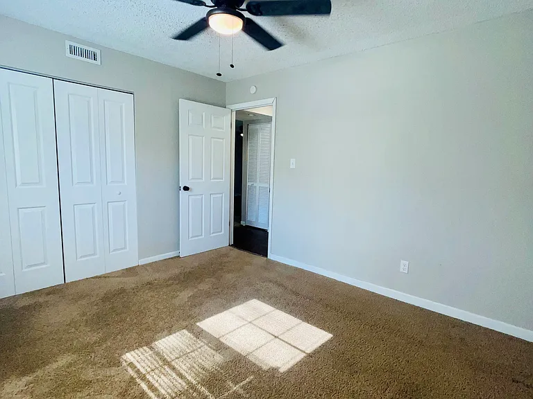 Oak Terrace Apartments — Photo 47
