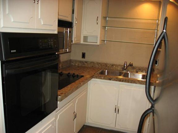 3rd image of 4728 McKinney Ave #B