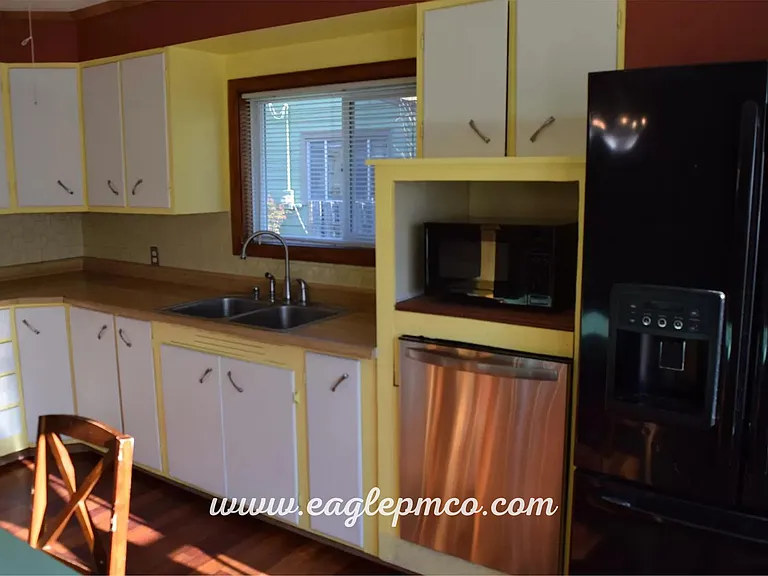 5710 SE Woodstock Blvd — Photo 8