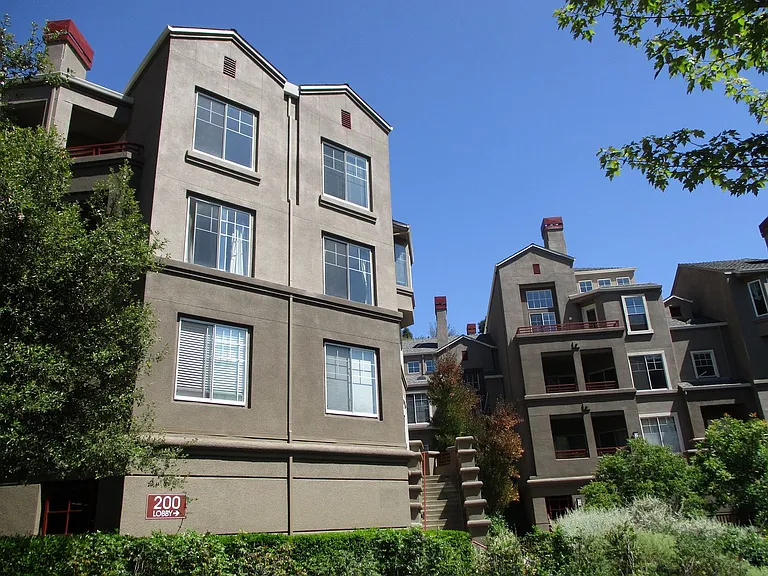 200 Caldecott Ln #113 — Photo 2