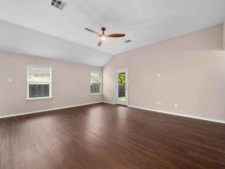 799 Clear Springs Holw — Photo 15