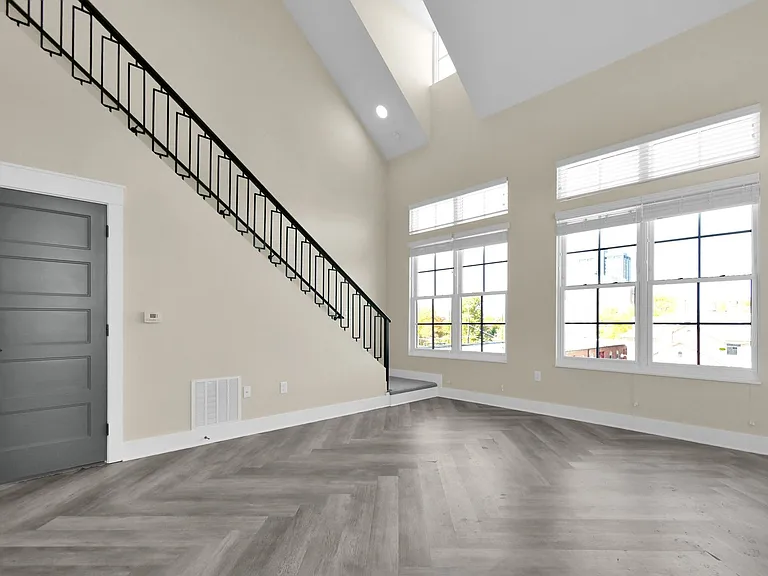 Beautiful luxury apartments available close to downtown! — Photo 11