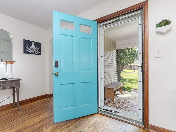 4th image of 821 Normal Ave