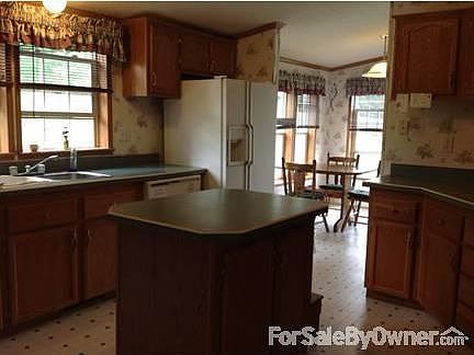 Kitchen and Breakfast Area