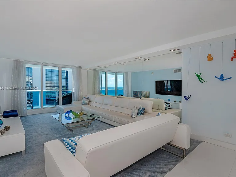 2301 Collins Ave #1506 — Photo 5