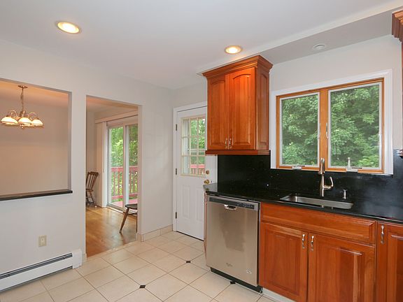 3rd image of 1 Orchard Ct