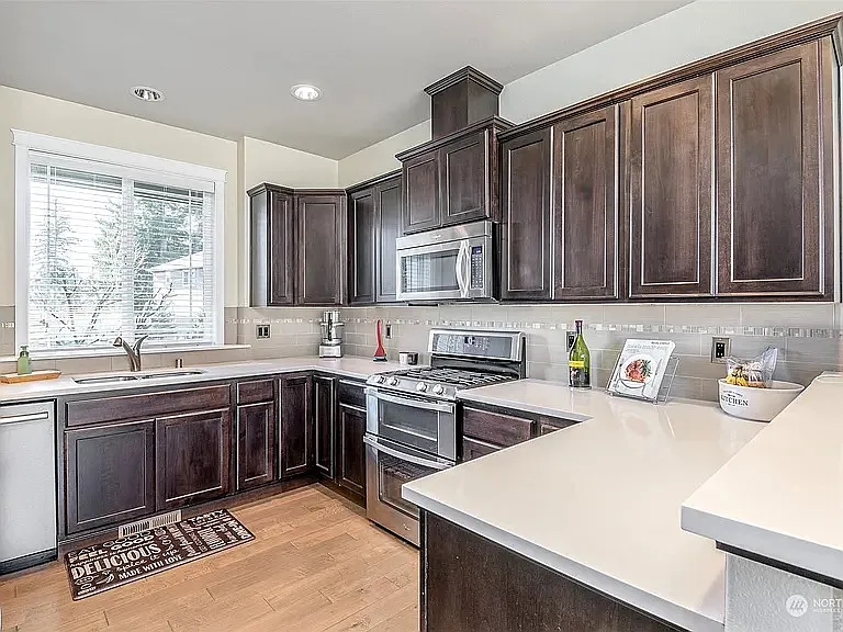 4210 Dudley Dr NE — Photo 4