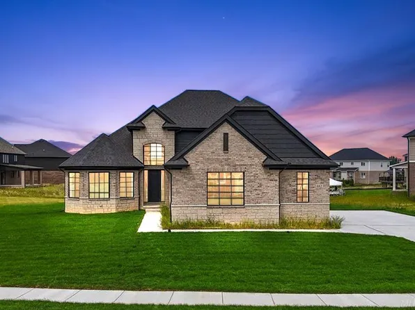 682 Westlake Ave, Oxford, MI 48371