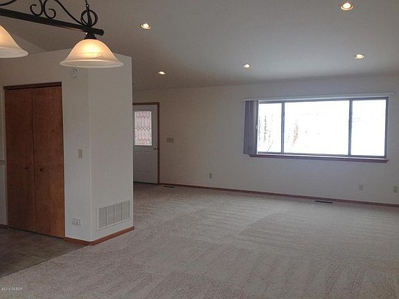 4th image of 599 E Nevava St