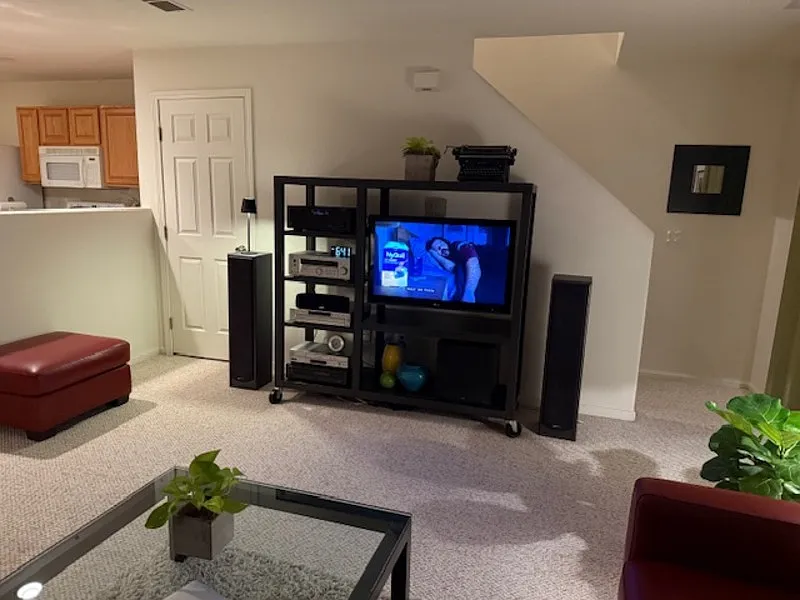 3 bed, 2.0 bath, 1337 sqft, $2,645 — Photo 3